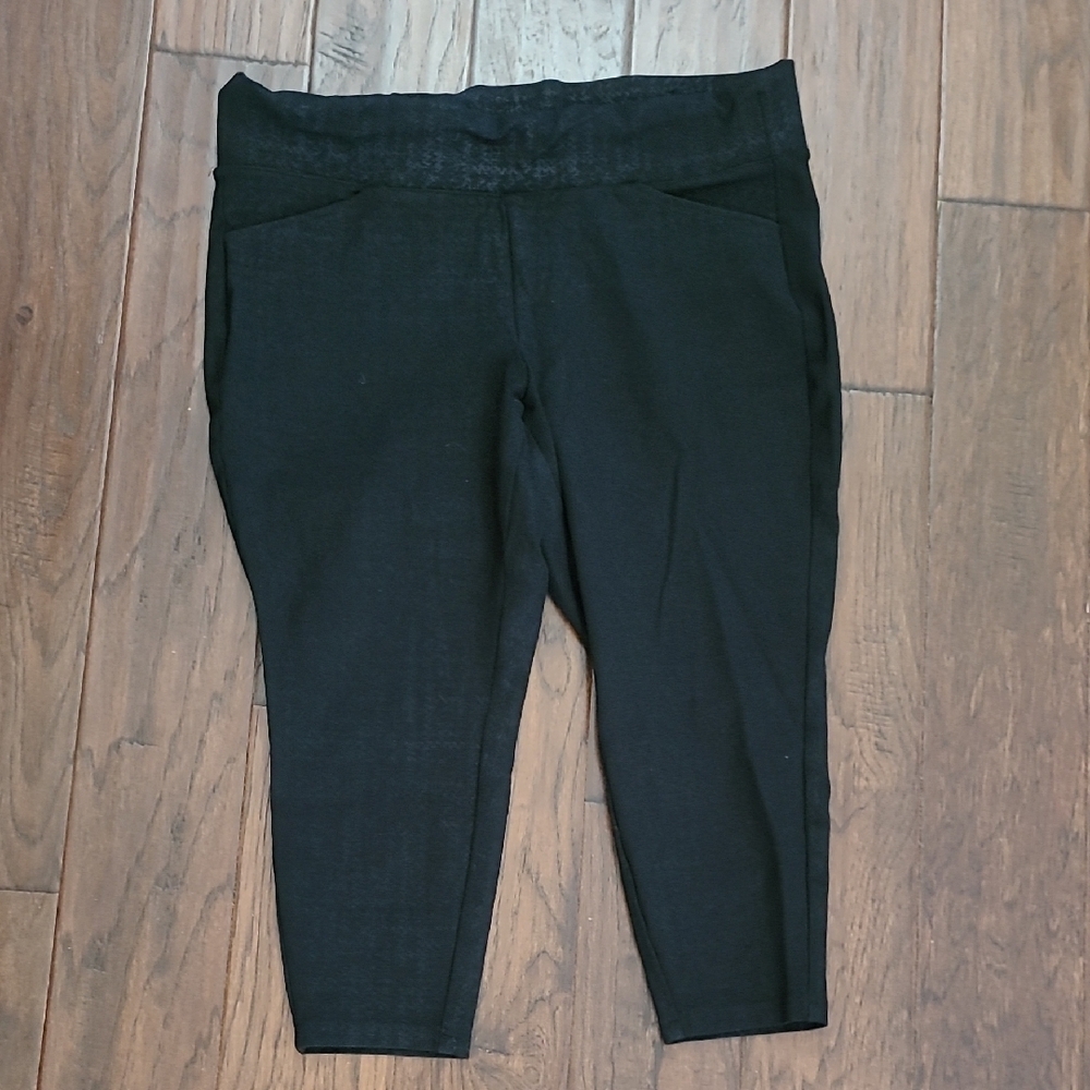 Studio by Torrid Black Designed Pullon Pocket Pixie Capri Leggings size 1S